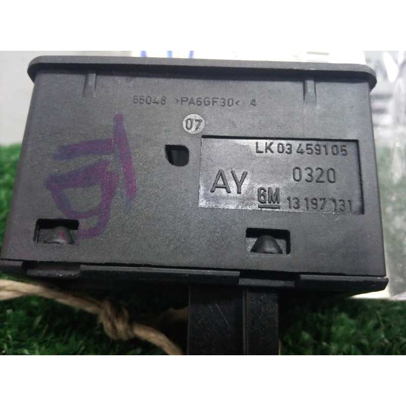 Recambio de mando elevalunas trasero derecho para opel astra h berlina 1.6 16v referencia OEM IAM 13197131  