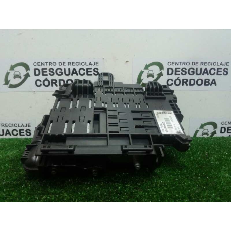 Recambio de caja reles / fusibles para volvo s80 berlina 2.0 diesel cat referencia OEM IAM 30659092  