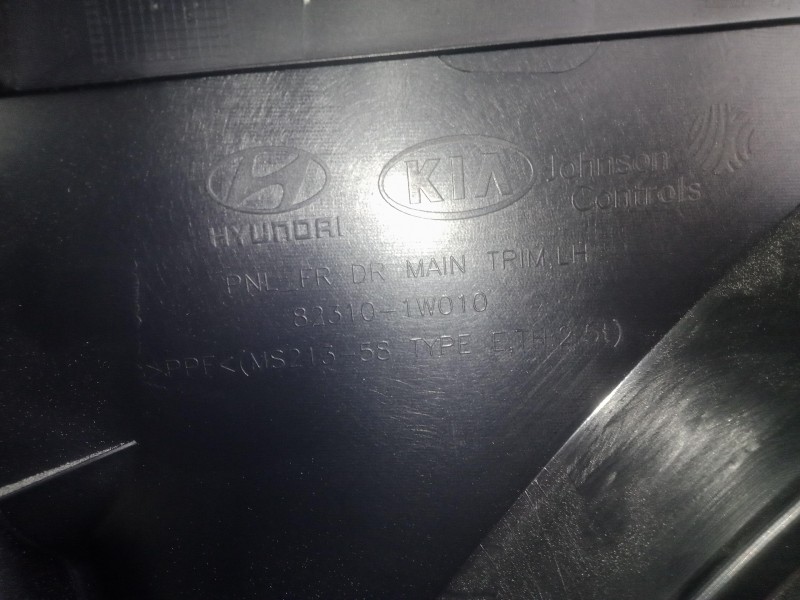 Recambio de guarnecido puerta delantera izquierda para kia rio 1.2 cat referencia OEM IAM 823101W010  