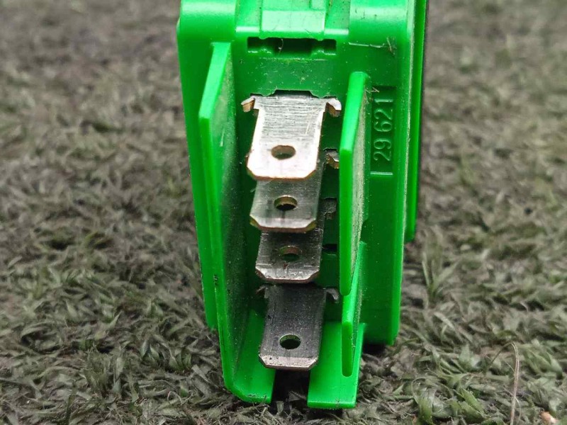 Recambio de mando elevalunas delantero derecho para toyota aygo (kgb/wnb) 1.0 cat referencia OEM IAM 846100H010A 4.PINES 