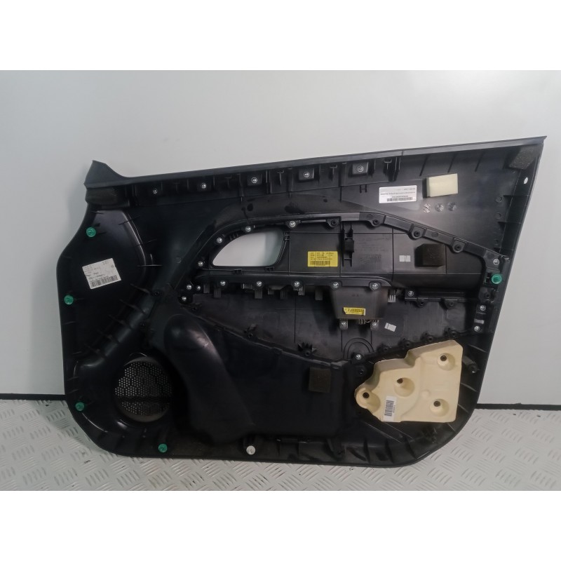 Recambio de guarnecido puerta delantera izquierda para kia rio 1.2 cat referencia OEM IAM 823101W010  
