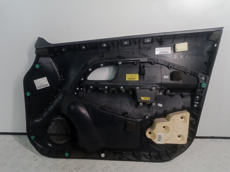 Recambio de guarnecido puerta delantera izquierda para kia rio 1.2 cat referencia OEM IAM 823101W010  