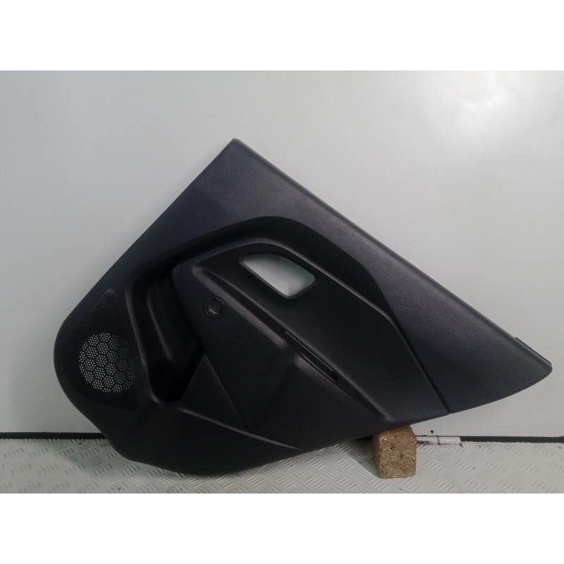 Recambio de guarnecido puerta trasera derecha para kia rio 1.2 cat referencia OEM IAM 833021W200HU  