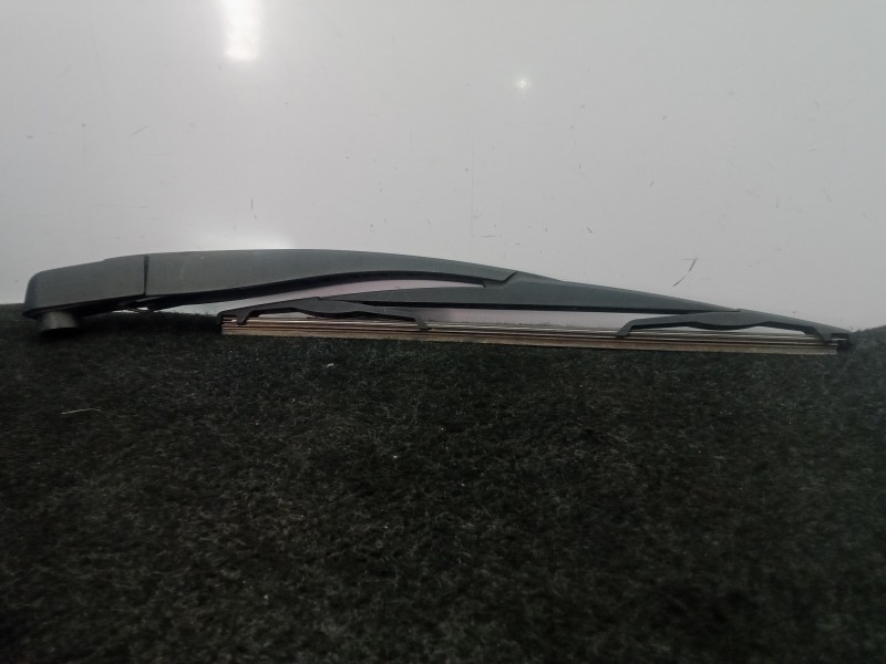 Recambio de brazo limpia trasero para peugeot 208 1.2 12v vti referencia OEM IAM 9673234180  