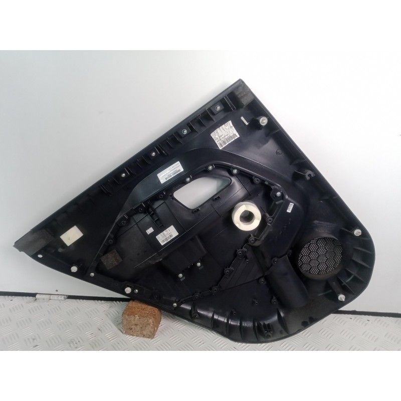 Recambio de guarnecido puerta trasera derecha para kia rio 1.2 cat referencia OEM IAM 833021W200HU  
