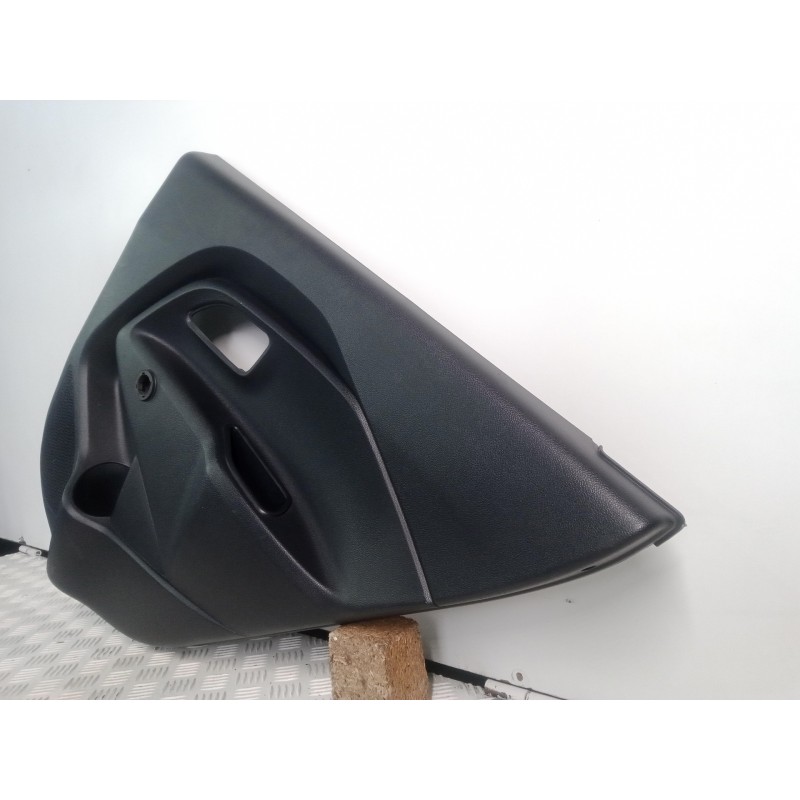 Recambio de guarnecido puerta trasera derecha para kia rio 1.2 cat referencia OEM IAM 833021W200HU  