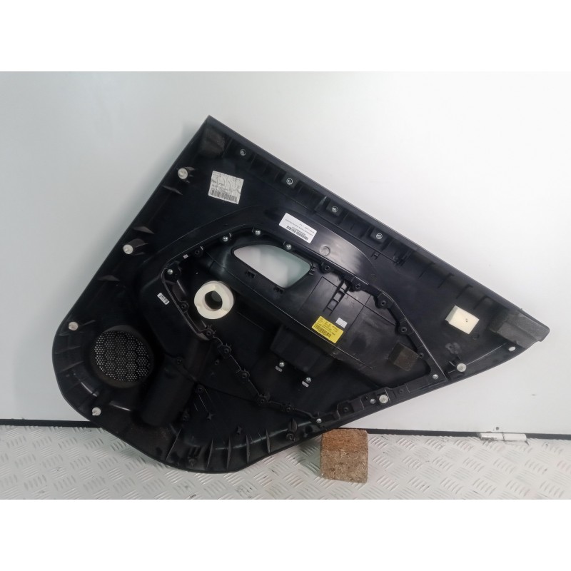 Recambio de guarnecido puerta trasera izquierda para kia rio 1.2 cat referencia OEM IAM 833011W200HU  