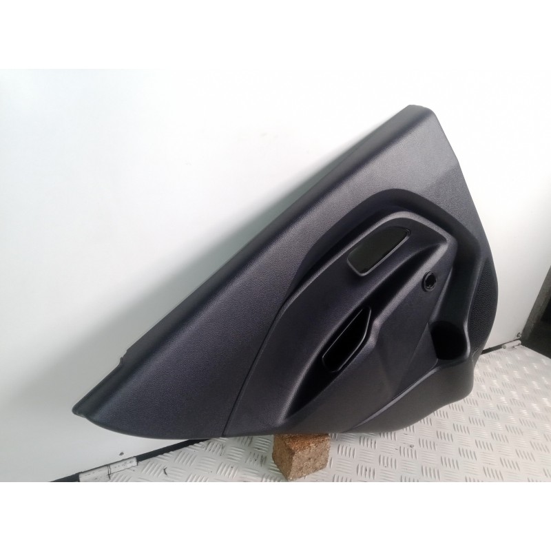 Recambio de guarnecido puerta trasera izquierda para kia rio 1.2 cat referencia OEM IAM 833011W200HU  