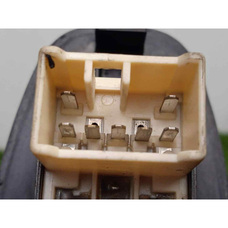 Recambio de mando elevalunas delantero derecho para hyundai accent (lc) 1.5 12v cat referencia OEM IAM 621W04620  