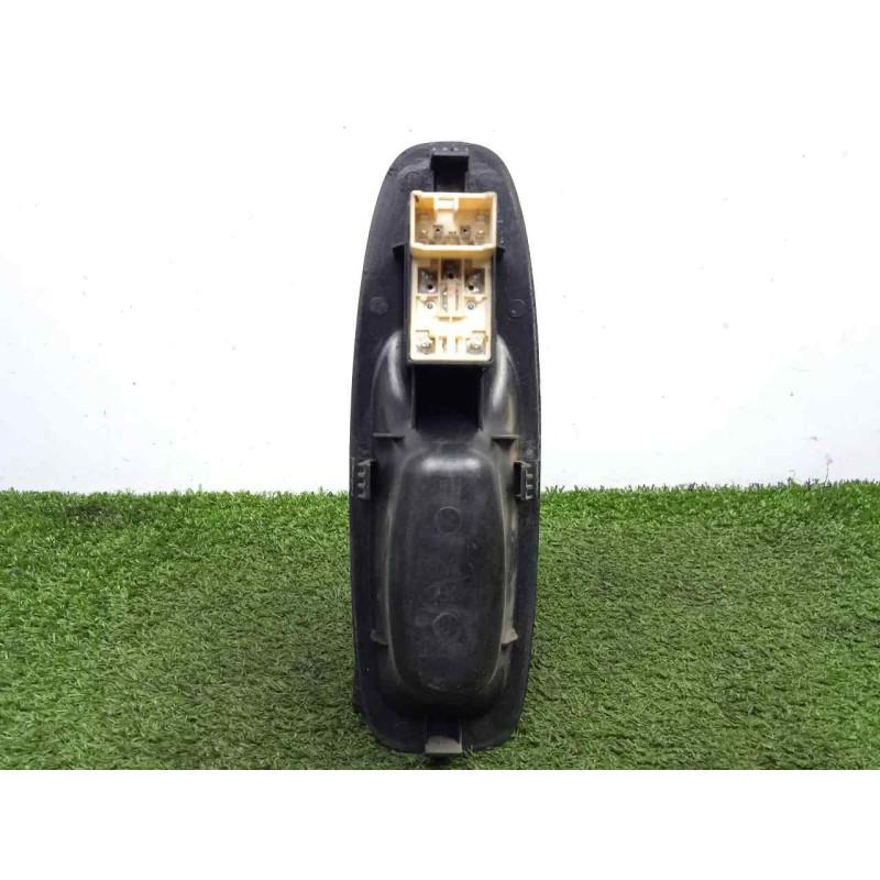 Recambio de mando elevalunas delantero derecho para hyundai accent (lc) 1.5 12v cat referencia OEM IAM 621W04620  