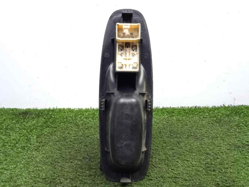 Recambio de mando elevalunas delantero derecho para hyundai accent (lc) 1.5 12v cat referencia OEM IAM 621W04620  