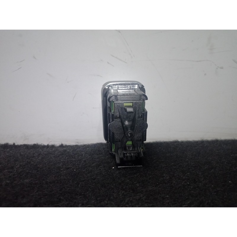 Recambio de mando elevalunas delantero derecho para mercedes-benz clase c (w204) berlina 2.2 cdi cat referencia OEM IAM A2048700