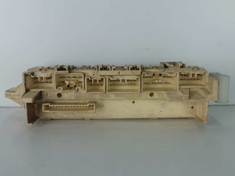 Recambio de caja reles / fusibles para mazda mpv (lv) 2.5 referencia OEM IAM 122073-LC11  