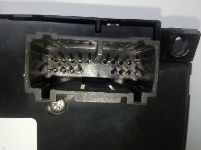Recambio de mando climatizador para volvo s40 berlina 2.0 diesel cat referencia OEM IAM 30737669  