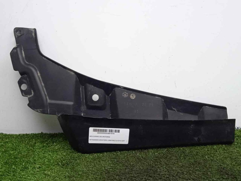 Recambio de molduras delanteras para mitsubishi montero (v80/v90) 3.2 di-d cat referencia OEM IAM 6405A078 FALDILLA DELANTERA DE