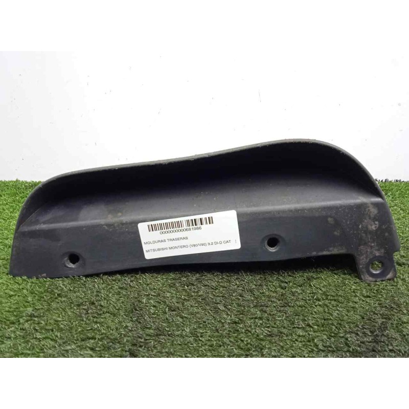 Recambio de molduras traseras para mitsubishi montero (v80/v90) 3.2 di-d cat referencia OEM IAM 7654A006 GUARDABARROS TRASERO 