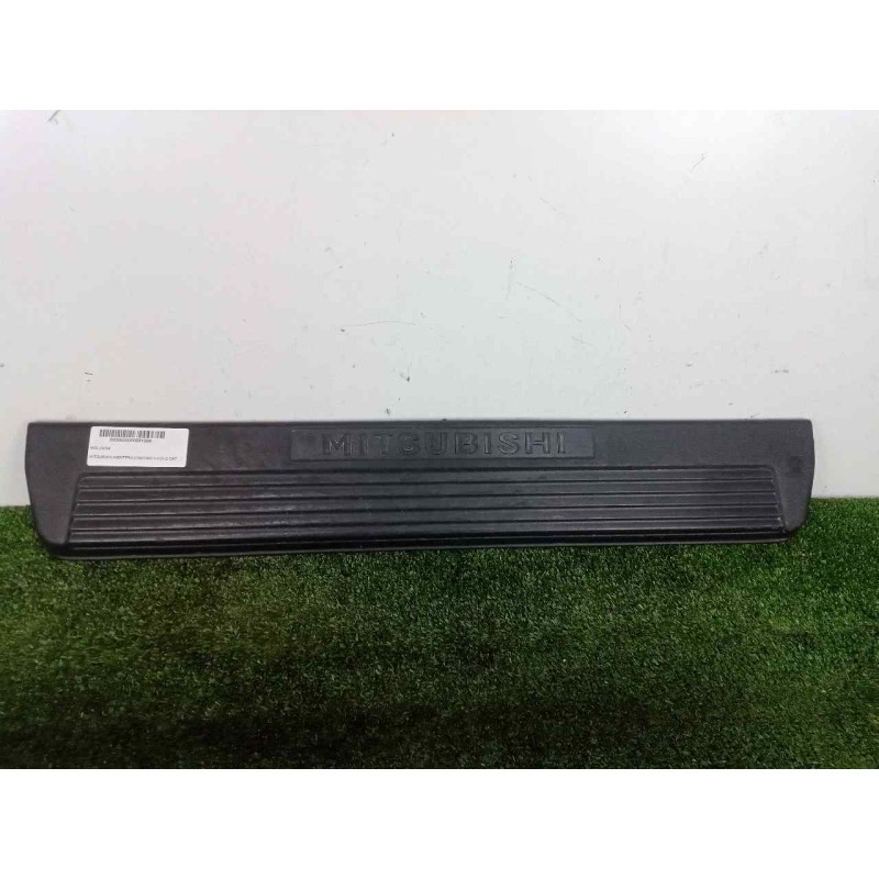 Recambio de moldura para mitsubishi montero (v80/v90) 3.2 di-d cat referencia OEM IAM MR941204  