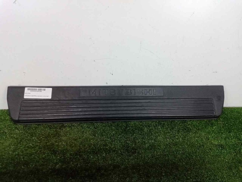 Recambio de moldura para mitsubishi montero (v80/v90) 3.2 di-d cat referencia OEM IAM MR941204  