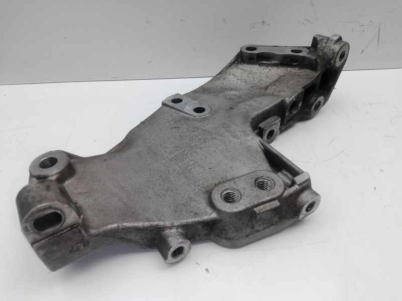 Recambio de soporte motor derecho para renault trafic caja cerrada (ab 4.01) 2.0 dci diesel cat referencia OEM IAM 8200741758  