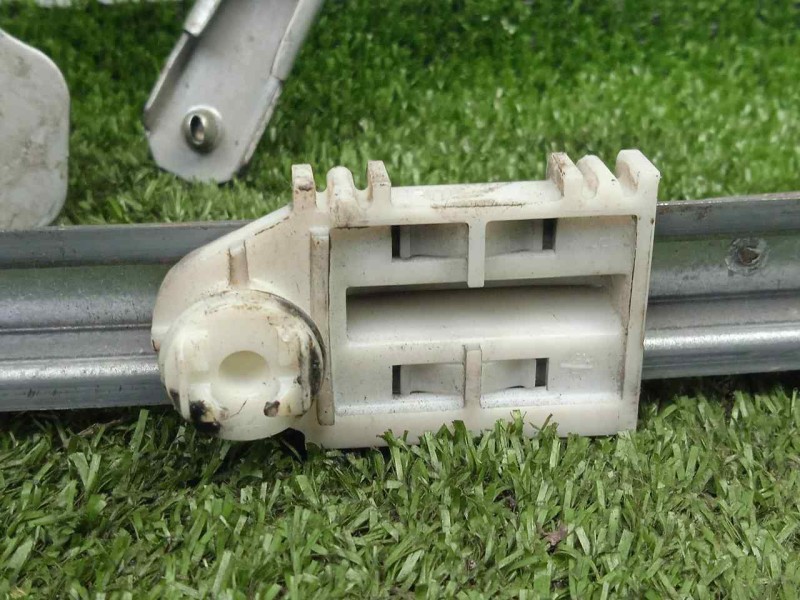 Recambio de elevalunas delantero izquierdo para opel meriva 1.3 16v cdti cat (z 13 dt / ln9) referencia OEM IAM  MERVIA.A - ELEC