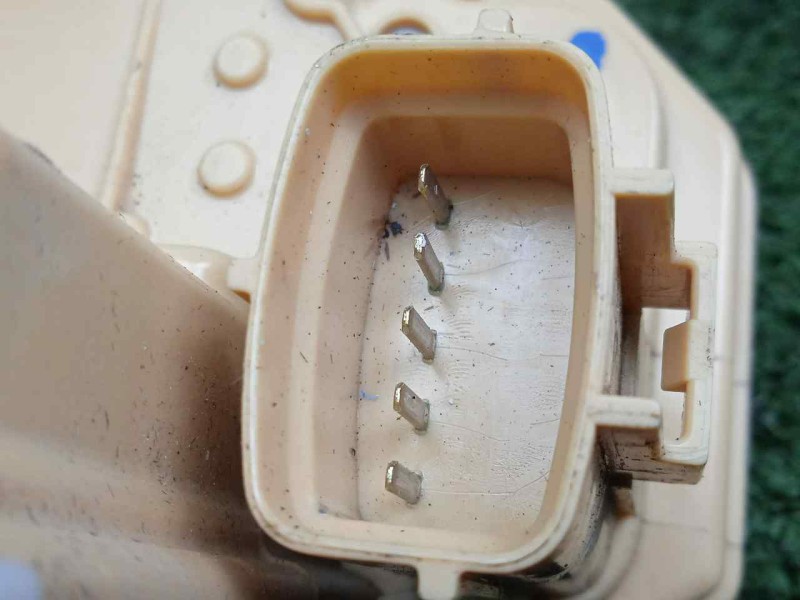 Recambio de cerradura puerta delantera derecha para alfa romeo stelvio (630) 2.2 jtdm cat referencia OEM IAM 50536541 5.PINES 