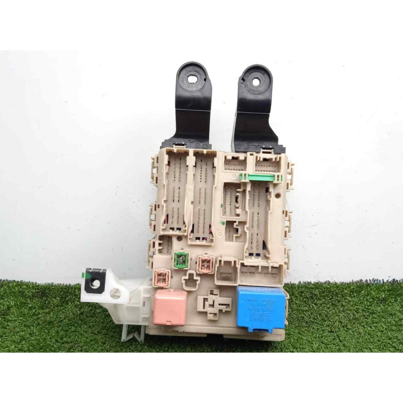 Recambio de caja reles / fusibles para toyota avensis (t27) 2.2 d-4d cat referencia OEM IAM 316953G02-8273005D20-391413119  