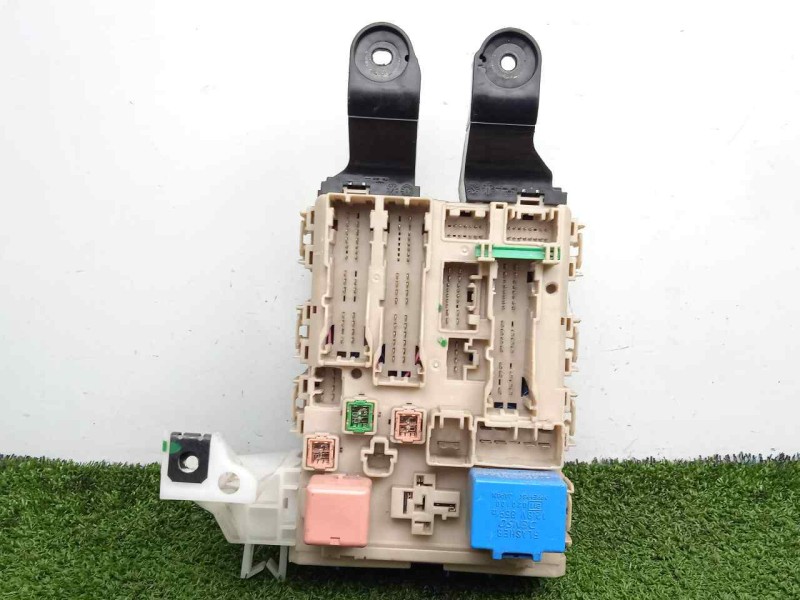Recambio de caja reles / fusibles para toyota avensis (t27) 2.2 d-4d cat referencia OEM IAM 316953G02-8273005D20-391413119  