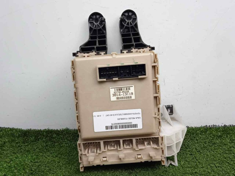 Recambio de caja reles / fusibles para toyota avensis (t27) 2.2 d-4d cat referencia OEM IAM 316953G02-8273005D20-391413119  
