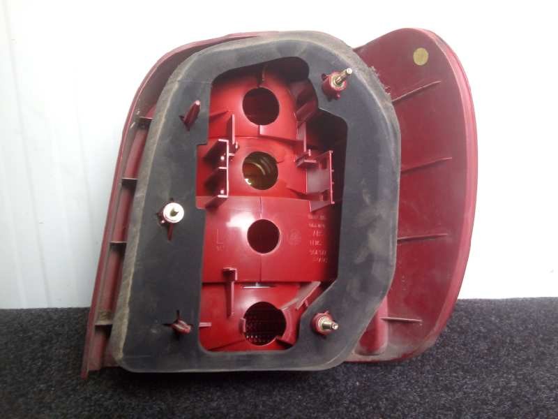 Recambio de piloto trasero izquierdo para volkswagen polo berlina (6n2) 1.4 16v referencia OEM IAM  00-02 SIN.PORTALAMPARAS