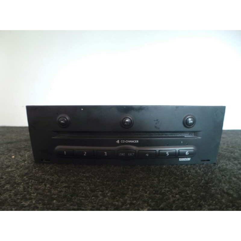 Recambio de sistema audio / radio cd para renault megane ii berlina 5p 1.5 dci diesel referencia OEM IAM 8200084437A-020385  