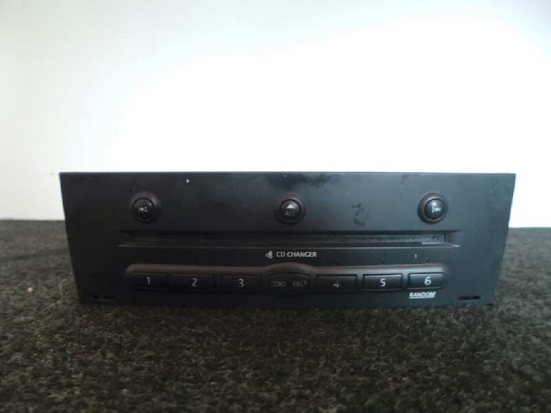 Recambio de sistema audio / radio cd para renault megane ii berlina 5p 1.5 dci diesel referencia OEM IAM 8200084437A-020385  