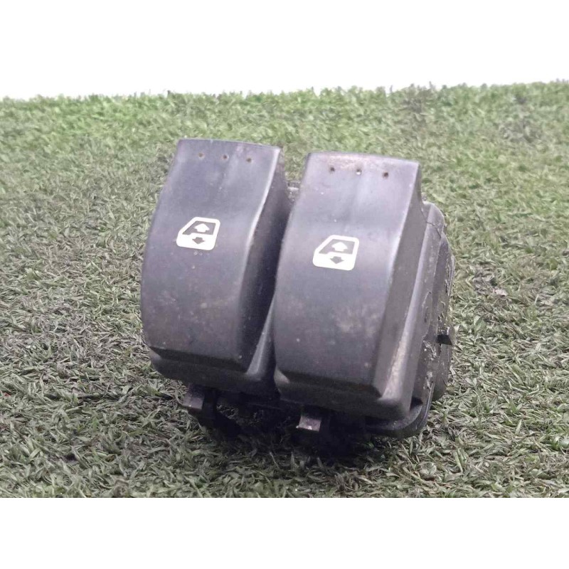 Recambio de mando elevalunas delantero izquierdo para renault laguna ii (bg0) 1.6 referencia OEM IAM SINREFERENCIA 2.BOTONES 