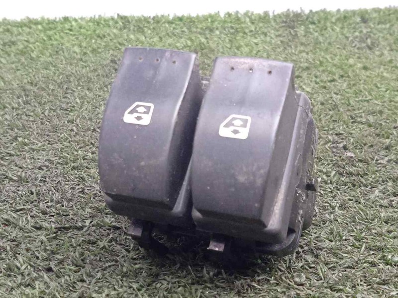 Recambio de mando elevalunas delantero izquierdo para renault laguna ii (bg0) 1.6 referencia OEM IAM SINREFERENCIA 2.BOTONES 