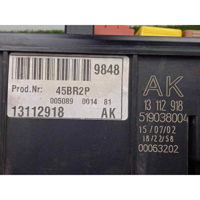 Recambio de caja reles / fusibles para opel vectra c berlina 2.0 dti referencia OEM IAM 13112918-519038004  