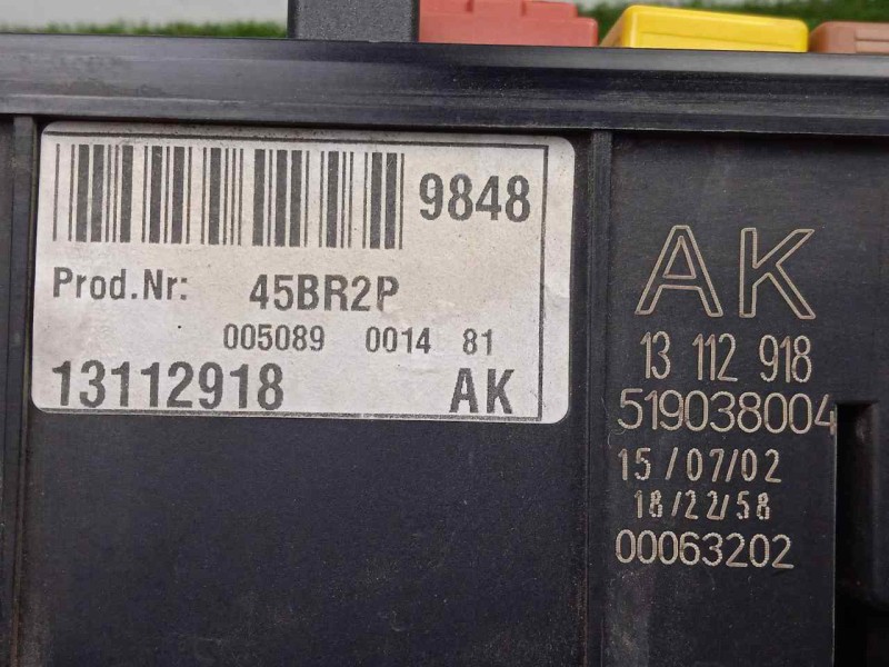Recambio de caja reles / fusibles para opel vectra c berlina 2.0 dti referencia OEM IAM 13112918-519038004  