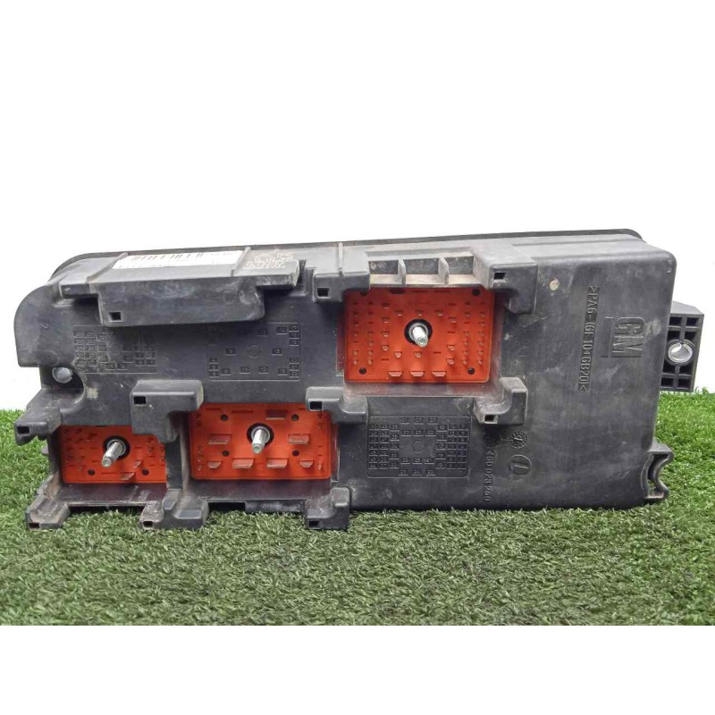Recambio de caja reles / fusibles para opel vectra c berlina 2.0 dti referencia OEM IAM 13112918-519038004  