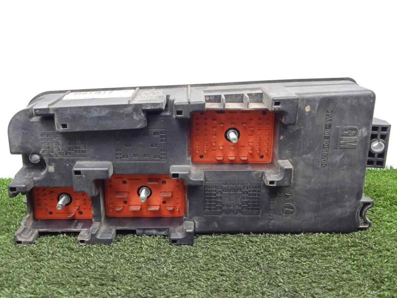 Recambio de caja reles / fusibles para opel vectra c berlina 2.0 dti referencia OEM IAM 13112918-519038004  
