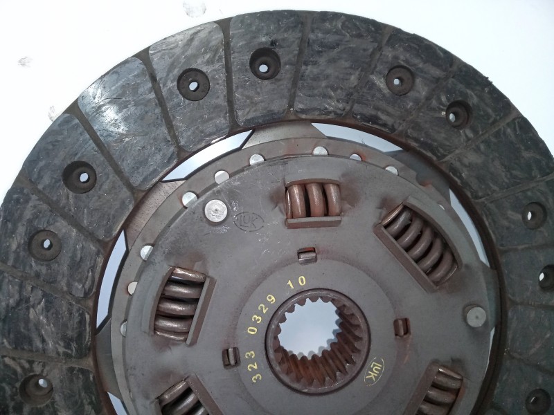 Recambio de kit embrague para toyota hilux 2.4d referencia OEM IAM 323032910-123019360-CT089  
