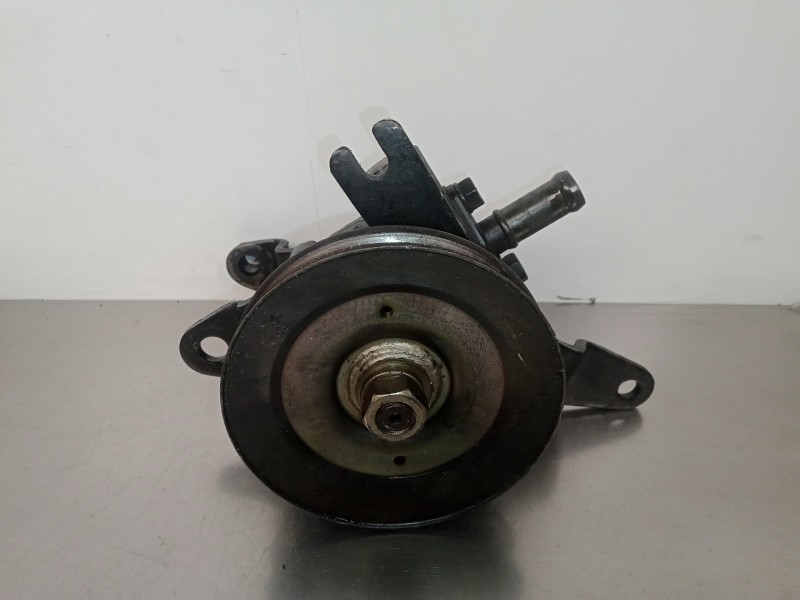 Recambio de bomba servodireccion para nissan almera (n15) 2.0 diesel referencia OEM IAM 93023052  CD20