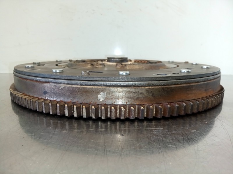 Recambio de volante motor para toyota highlander 3.3 g hybrid referencia OEM IAM 8A240335  