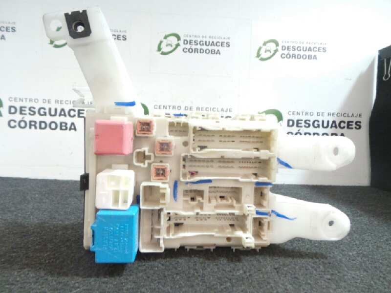 Recambio de caja reles / fusibles para toyota auris 1.4 turbodiesel cat referencia OEM IAM 8273002150A-02119G07-03939E14  