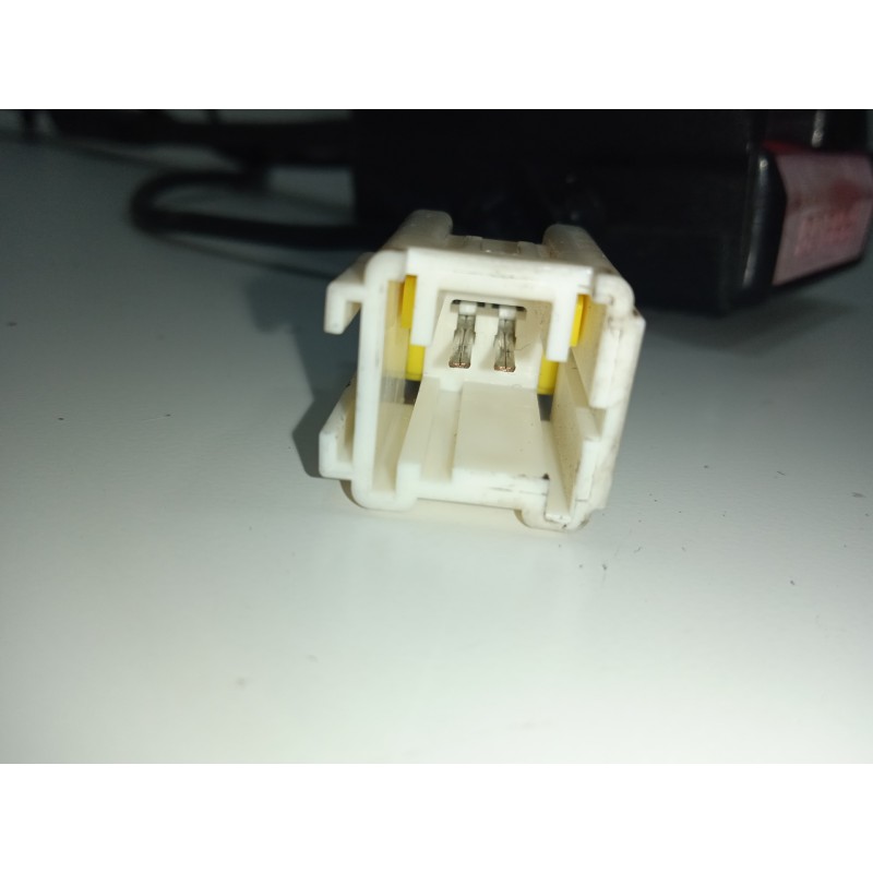 Recambio de enganche cinturon delantero derecho para peugeot 308 1.6 hdi fap referencia OEM IAM   