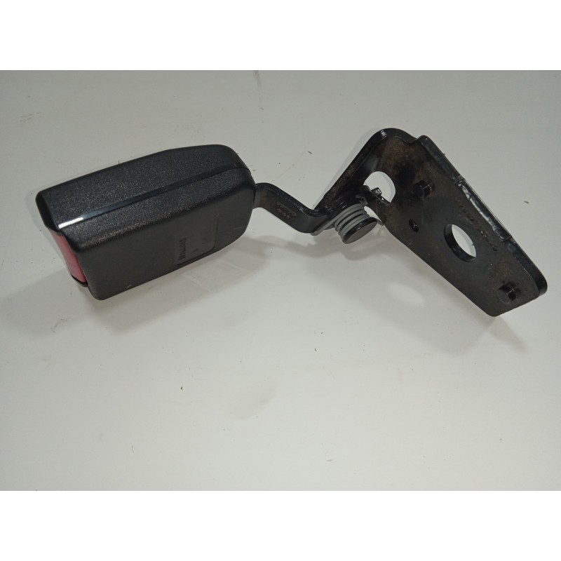 Recambio de enganche cinturon trasero izquierdo para peugeot 308 1.6 hdi fap referencia OEM IAM   