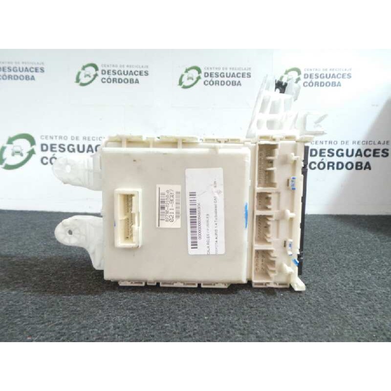 Recambio de caja reles / fusibles para toyota auris 1.4 turbodiesel cat referencia OEM IAM 8273002150A-02119G07-03939E14  