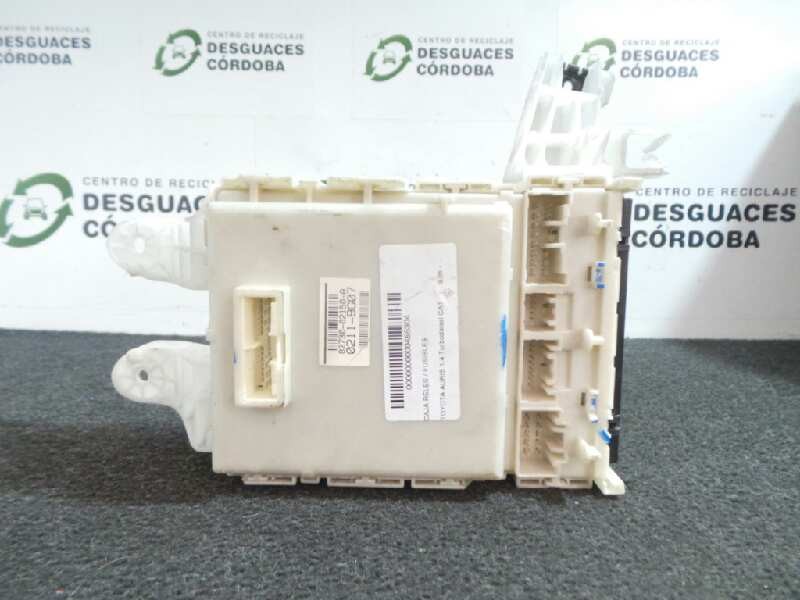Recambio de caja reles / fusibles para toyota auris 1.4 turbodiesel cat referencia OEM IAM 8273002150A-02119G07-03939E14  
