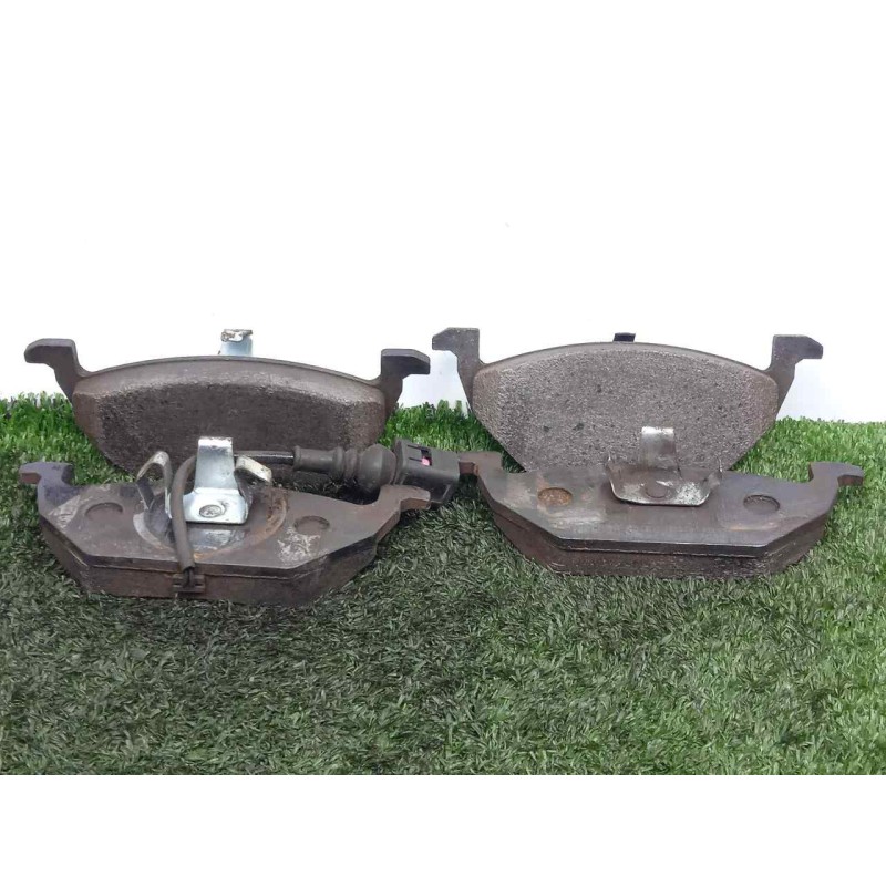 Recambio de pastillas frenos delanteras para volkswagen polo (9n1) 1.4 16v referencia OEM IAM JUEGO  