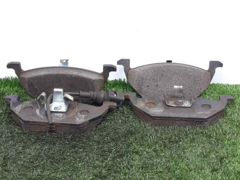 Recambio de pastillas frenos delanteras para volkswagen polo (9n1) 1.4 16v referencia OEM IAM JUEGO  