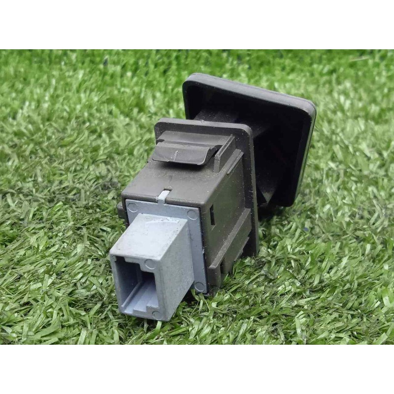 Recambio de warning para toyota yaris (ksp9/scp9/nlp9) 1.4 turbodiesel cat referencia OEM IAM 843320D020 4.PINES 