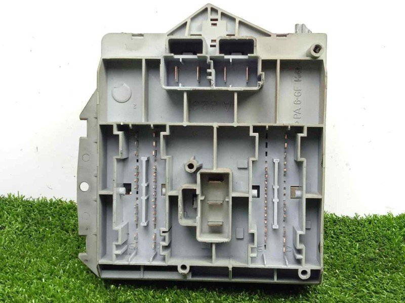 Recambio de caja reles / fusibles para fiat punto berlina (188) 1.2 16v cat referencia OEM IAM 46778448  