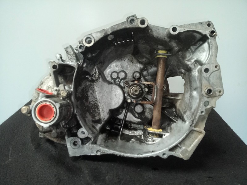 Recambio de caja cambios para peugeot 205 berlina 1.8 diesel referencia OEM IAM 20CL09 5.VELOCIDADES MANUAL